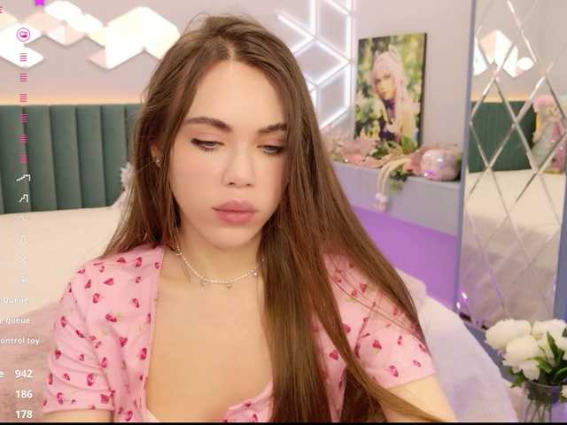 MimiForce's BongaCams show and profile