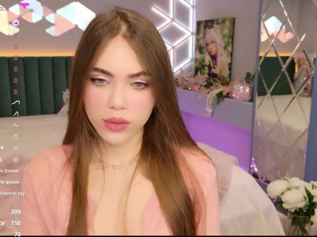 MimiForce's BongaCams show and profile