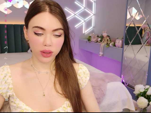 MimiForce's BongaCams show and profile