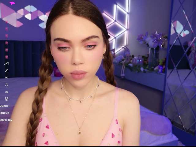 MimiForce's BongaCams show and profile