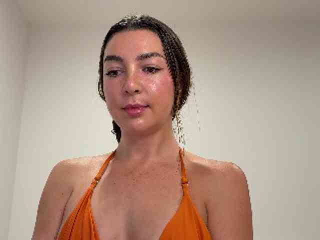 sweetukcassie2 webcam