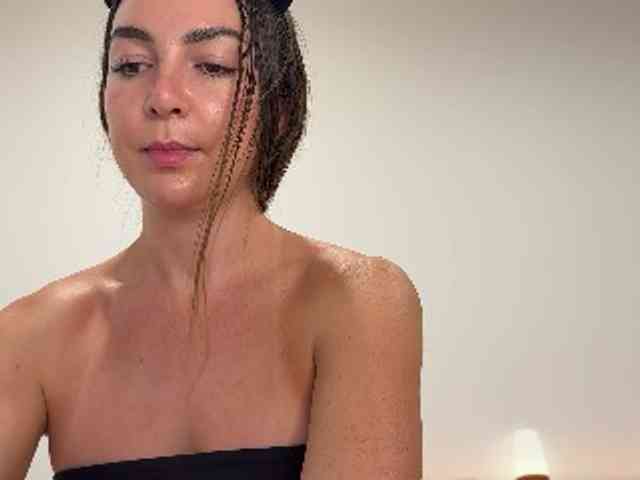 sweetukcassie2 webcam