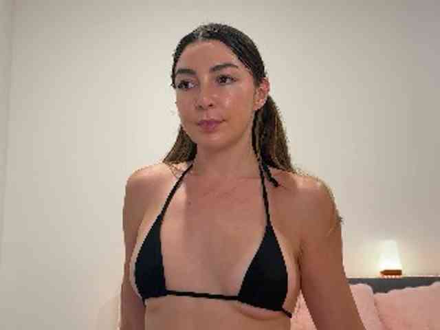 sweetukcassie2 webcam