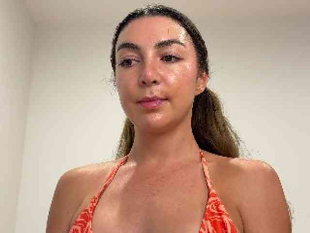 sweetukcassie2 webcam