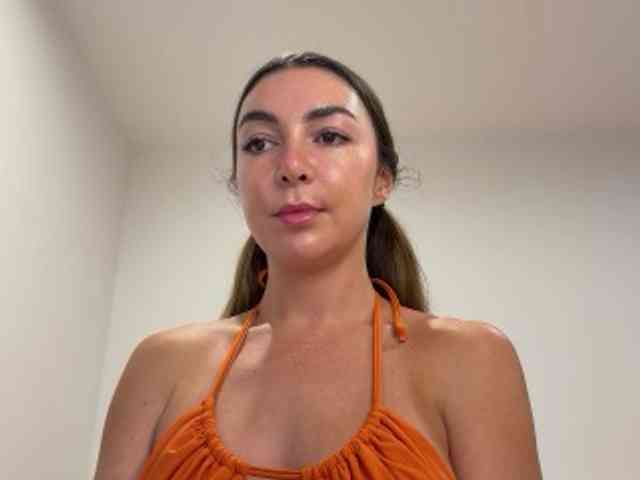 sweetukcassie2 webcam