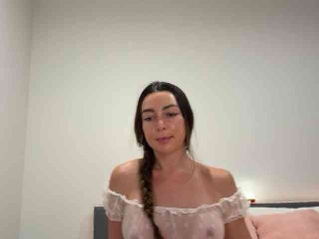 sweetukcassie2 webcam