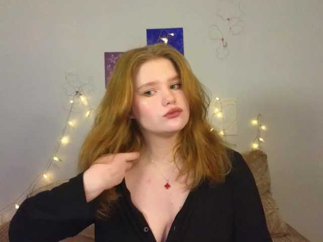 Lasey's BongaCams show and profile