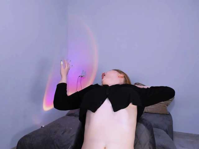 Lasey's BongaCams show and profile