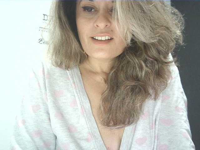 Sex chat gratuit in direct cu lionessmom pe BongaCams