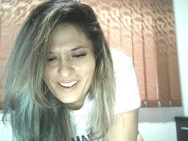 Sex chat gratuit in direct cu lionessmom pe BongaCams