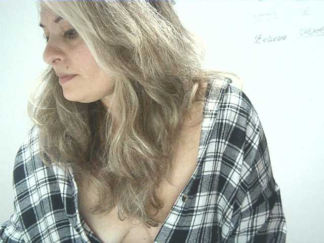 Sex chat gratuit in direct cu lionessmom pe BongaCams