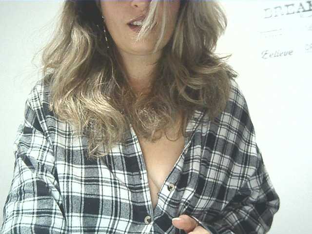 Sex chat gratuit in direct cu lionessmom pe BongaCams
