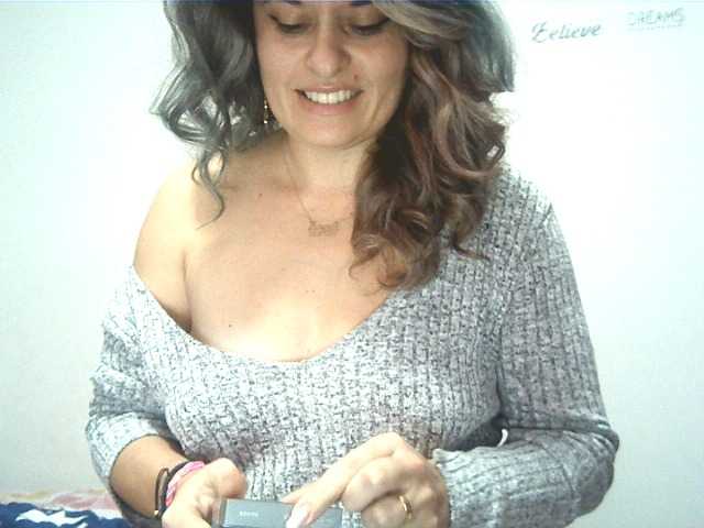 Sex chat gratuit in direct cu lionessmom pe BongaCams