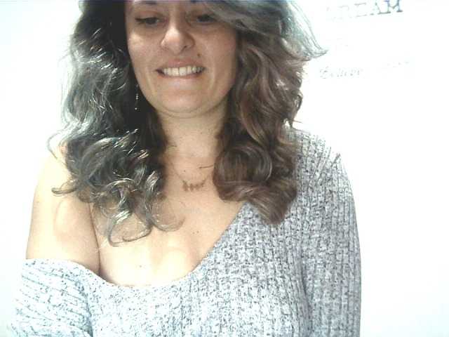 Sex chat gratuit in direct cu lionessmom pe BongaCams