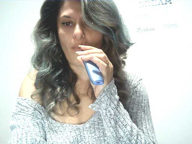 Sex chat gratuit in direct cu lionessmom pe BongaCams