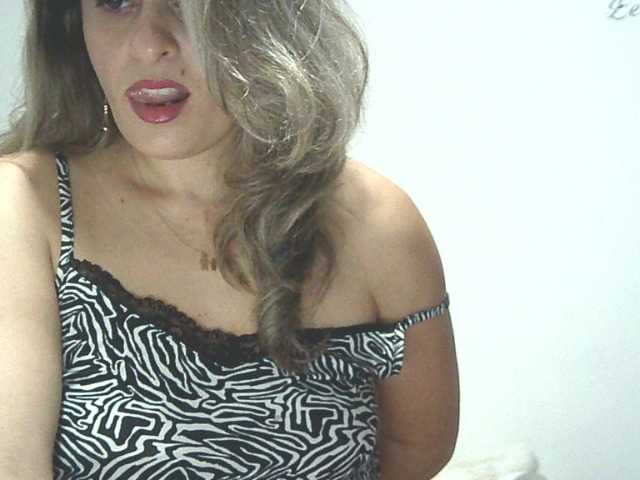 Sex chat gratuit in direct cu lionessmom pe BongaCams