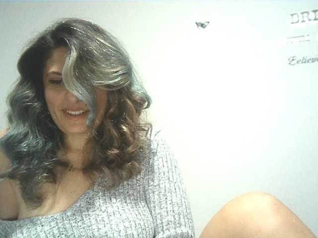 Sex chat gratuit in direct cu lionessmom pe BongaCams