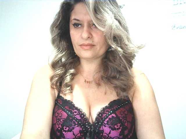 Sex chat gratuit in direct cu lionessmom pe BongaCams