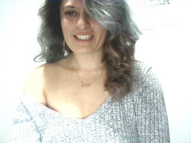 Sex chat gratuit in direct cu lionessmom pe BongaCams