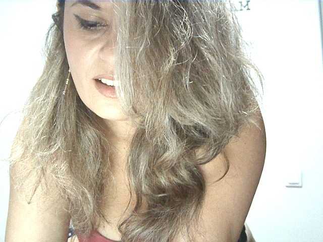 Sex chat gratuit in direct cu lionessmom pe BongaCams