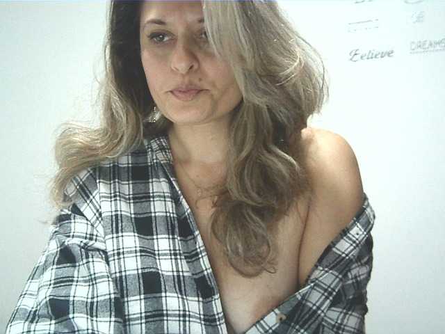 Sex chat gratuit in direct cu lionessmom pe BongaCams