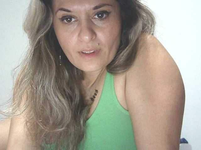 Sex chat gratuit in direct cu lionessmom pe BongaCams