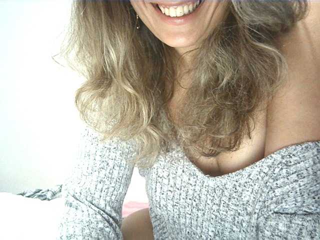 Sex chat gratuit in direct cu lionessmom pe BongaCams