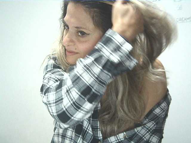 Sex chat gratuit in direct cu lionessmom pe BongaCams