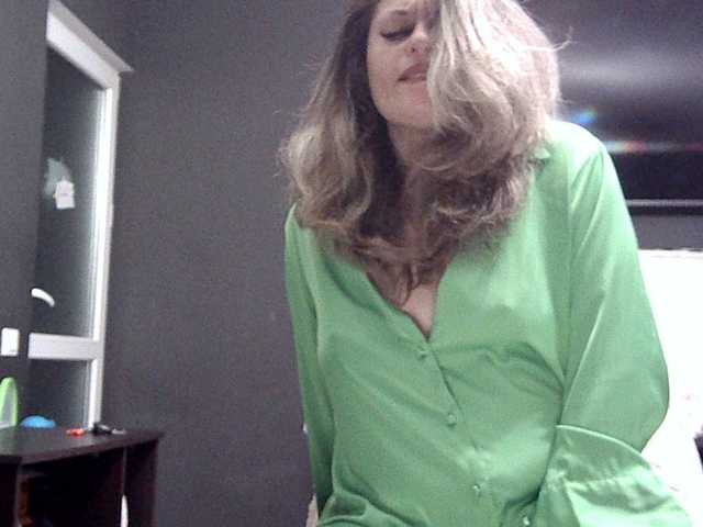 Sex chat gratuit in direct cu lionessmom pe BongaCams