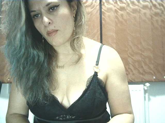 Sex chat gratuit in direct cu lionessmom pe BongaCams