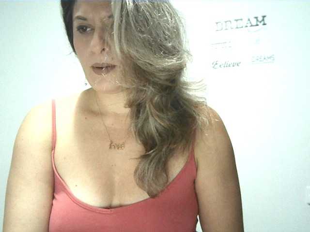 Sex chat gratuit in direct cu lionessmom pe BongaCams
