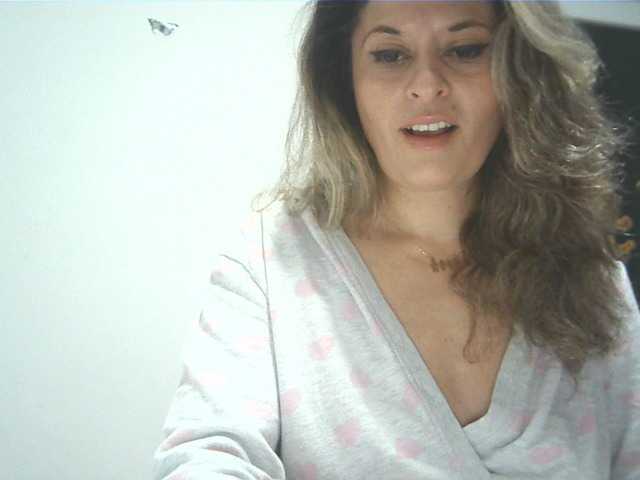 Sex chat gratuit in direct cu lionessmom pe BongaCams