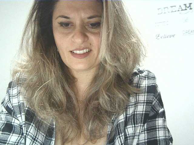 Sex chat gratuit in direct cu lionessmom pe BongaCams