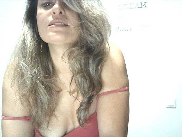 Sex chat gratuit in direct cu lionessmom pe BongaCams