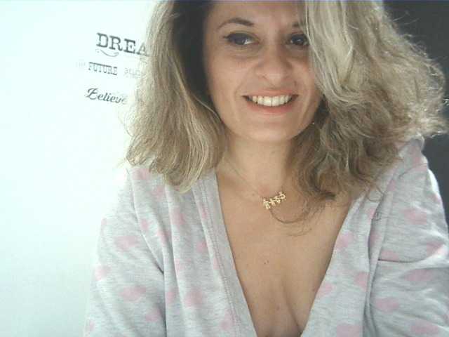 Sex chat gratuit in direct cu lionessmom pe BongaCams