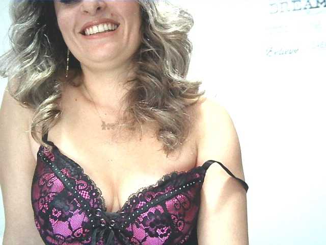 Sex chat gratuit in direct cu lionessmom pe BongaCams