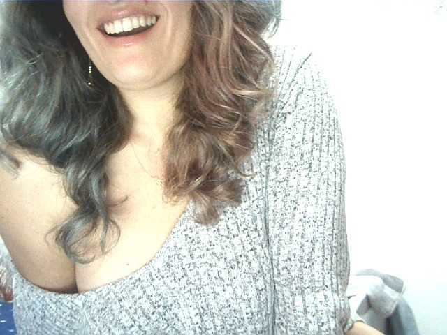 Sex chat gratuit in direct cu lionessmom pe BongaCams