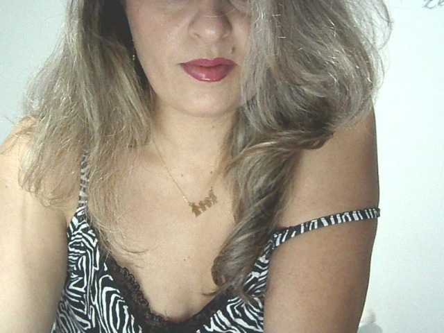Sex chat gratuit in direct cu lionessmom pe BongaCams