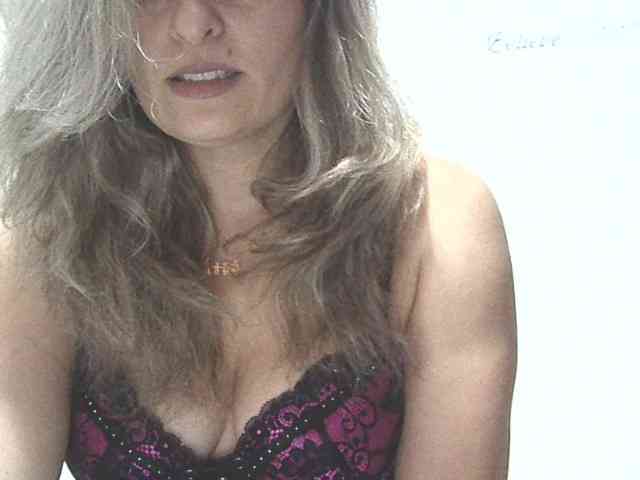 lionessmom webcam