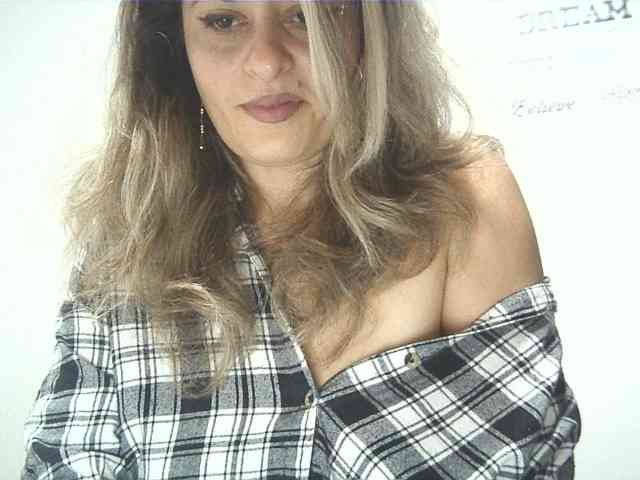lionessmom webcam
