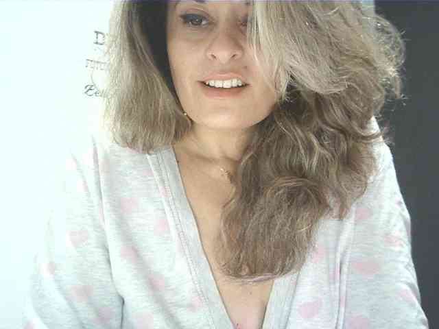 lionessmom webcam