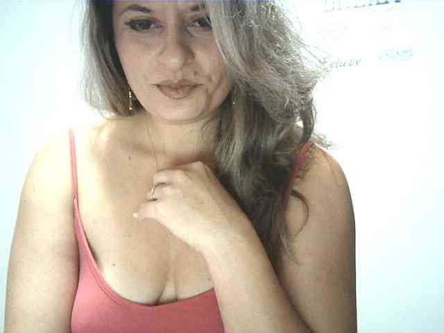 lionessmom webcam
