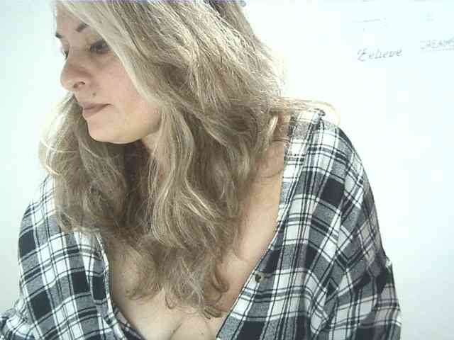 lionessmom webcam