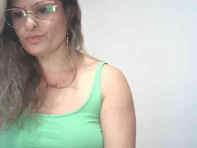 lionessmom webcam