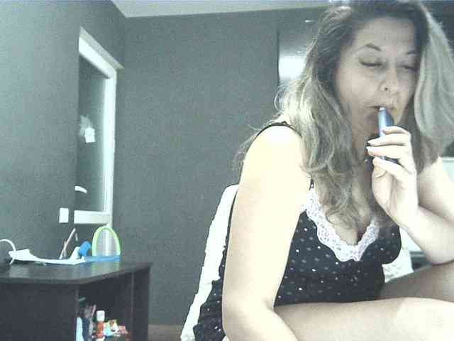 lionessmom webcam