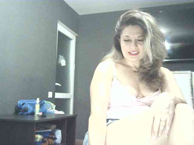 lionessmom webcam