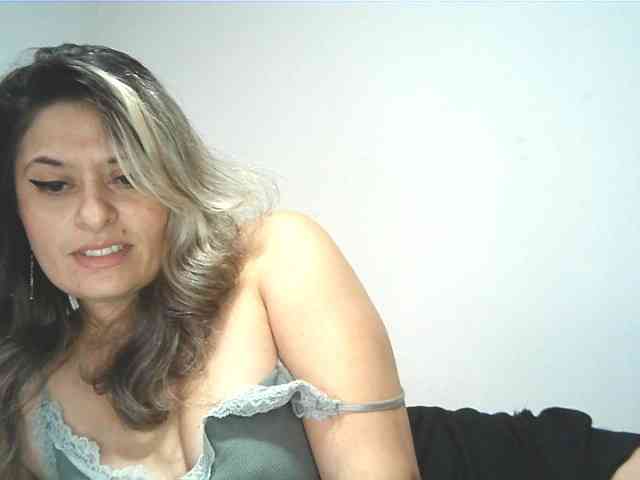 lionessmom webcam