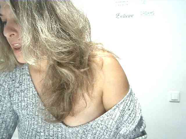 lionessmom webcam
