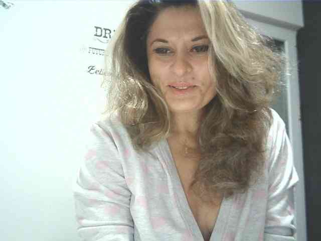 lionessmom webcam