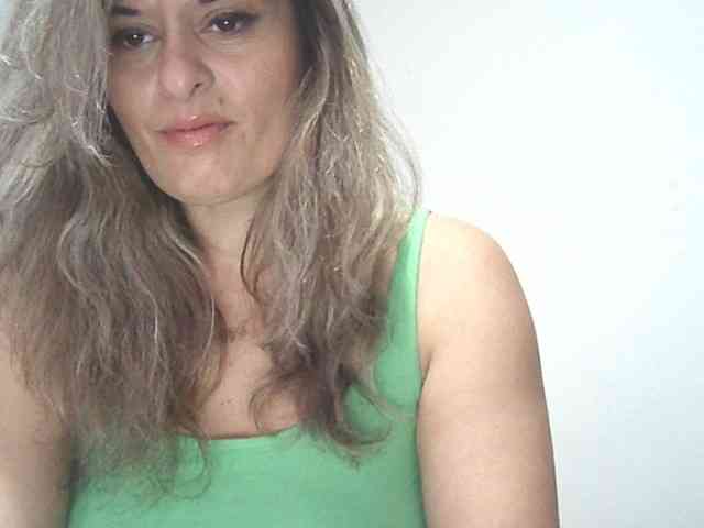 lionessmom webcam